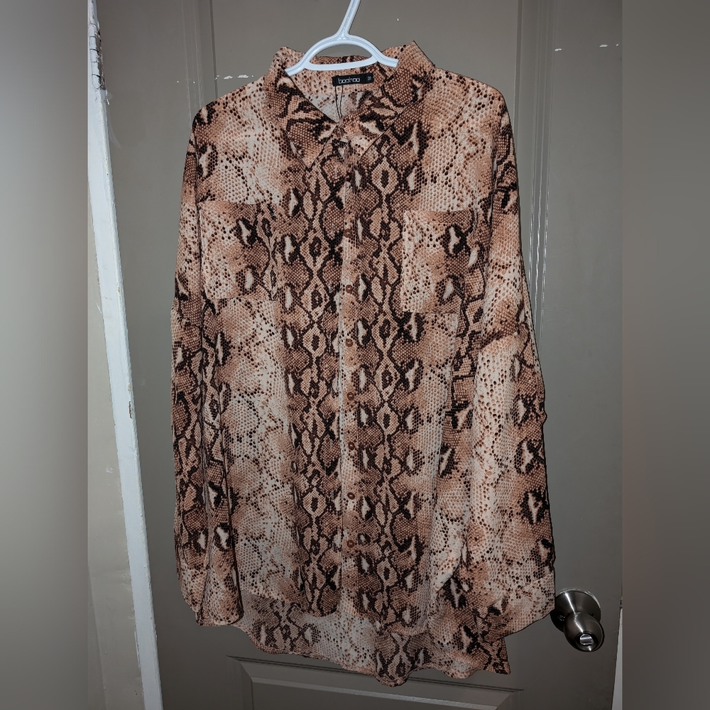NWOT-Boohoo long sleeve collard shirt